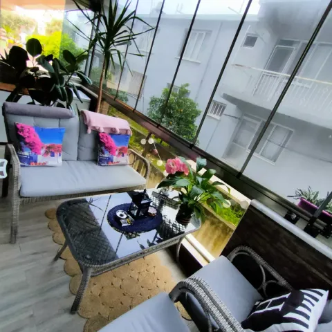 Cam balkon ve oturma köşesi